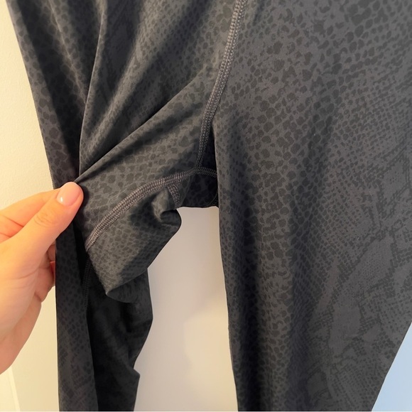 Lululemon Light Speed Tight *Full-On Luxtreme size 4 - Picture 16 of 16